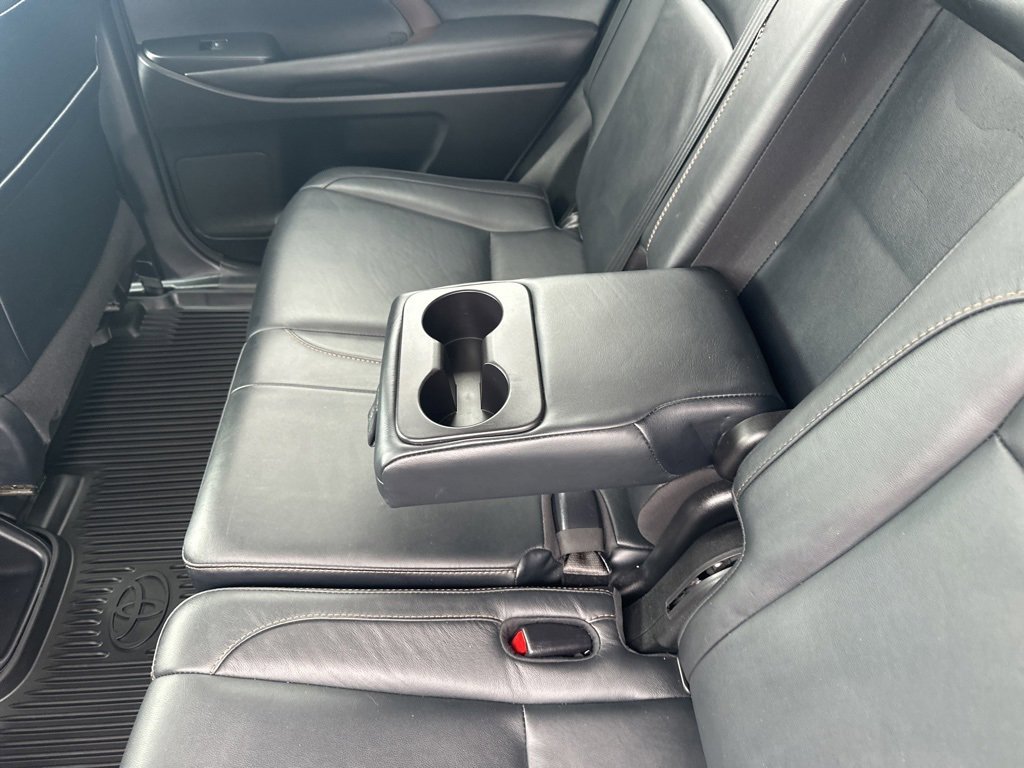 Used 2018 Toyota Highlander XLE image 25