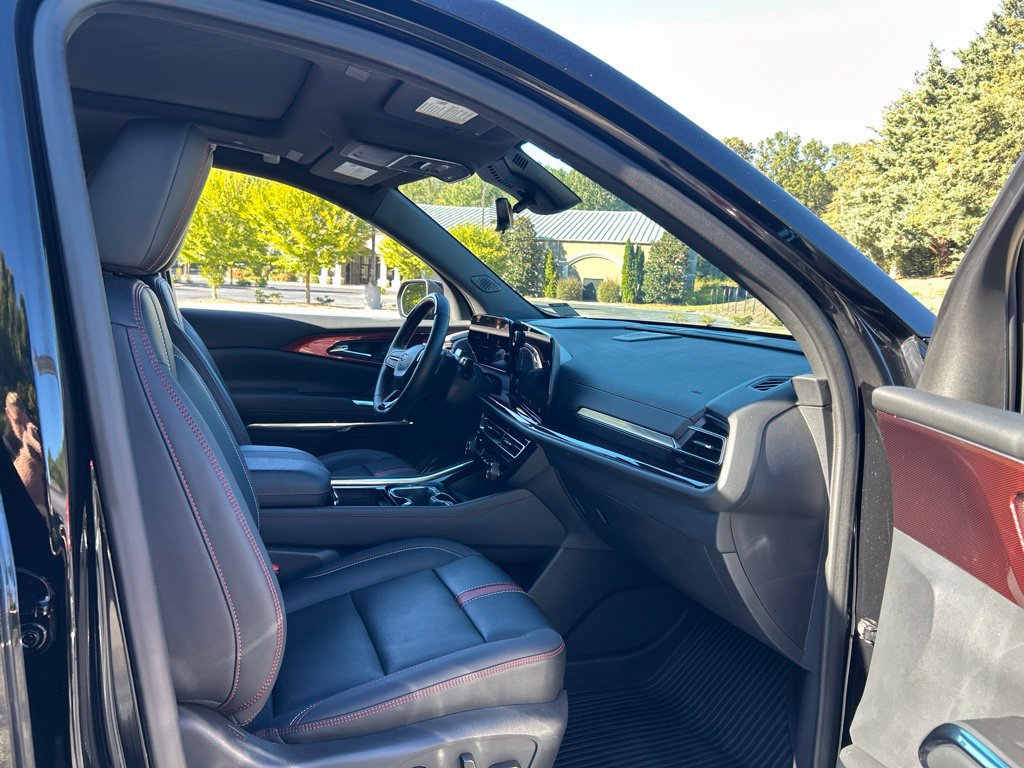 Used 2024 Chevrolet Traverse RS w/ LPO, Floor Liner Package FWD image 39