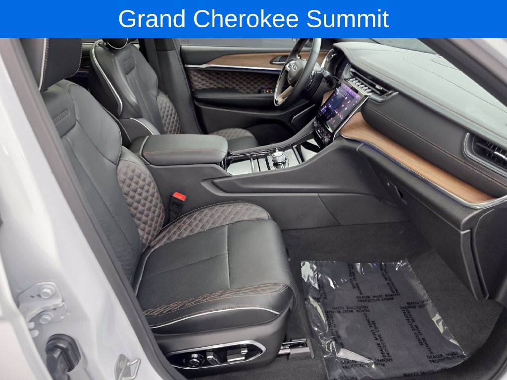 Used 2025 Jeep Grand Cherokee Summit w/ Obsidian Package AWD/4WD image 27