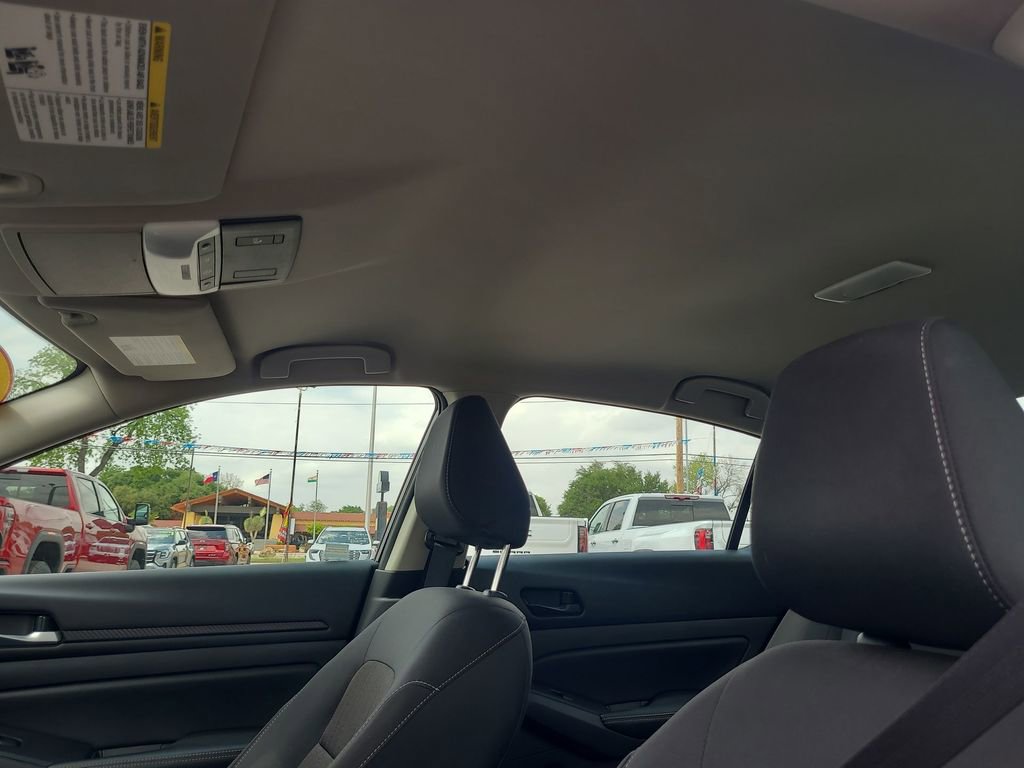 Used 2025 Nissan Altima 2.5 SV FWD image 19