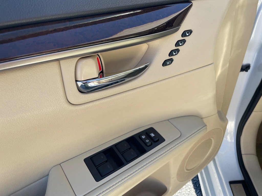 Used 2014 Lexus ES 350 Ultra Luxury w/ Luxury Package FWD image 36