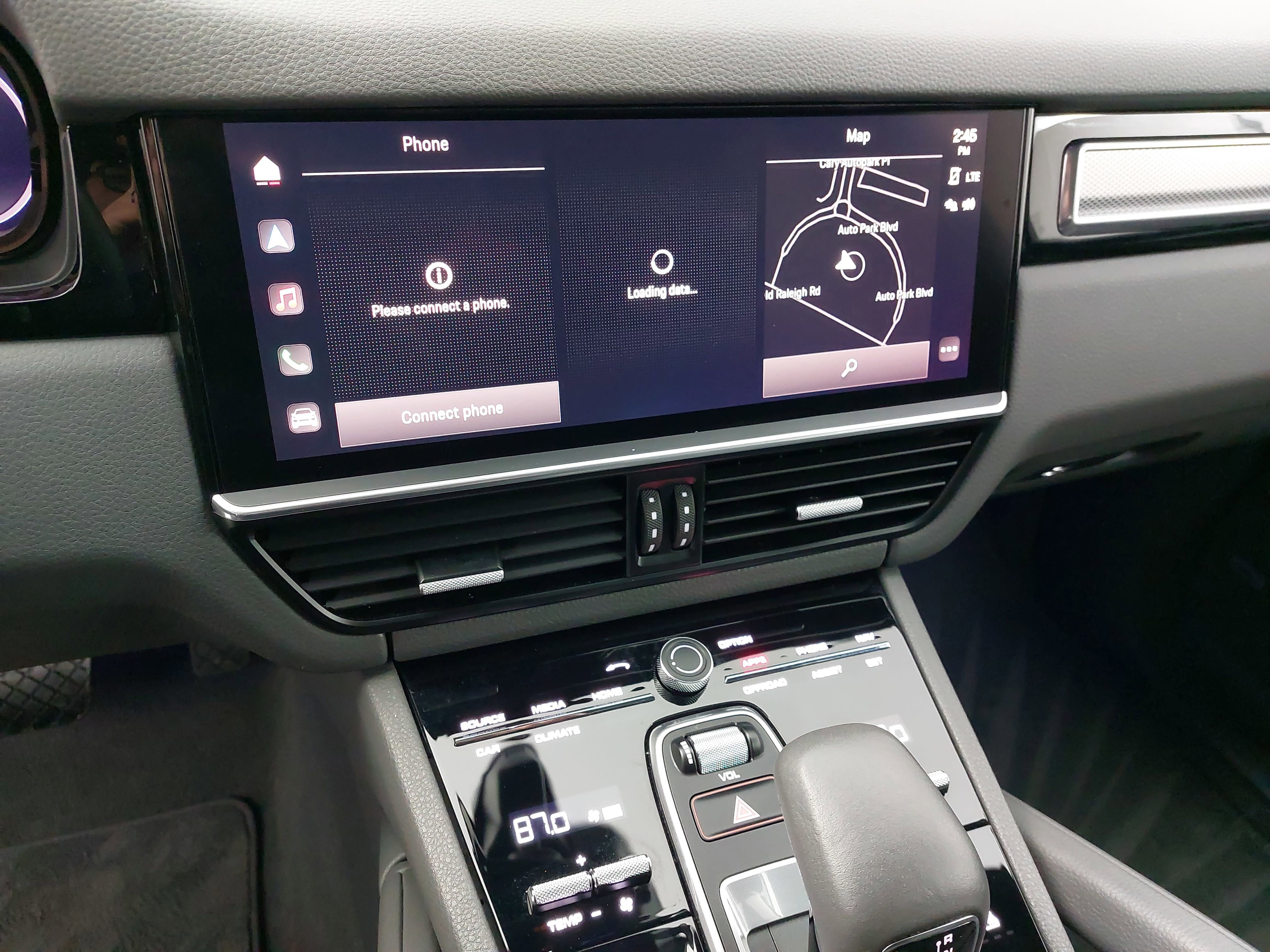 Certified 2023 Porsche Cayenne Platinum Edition image 22