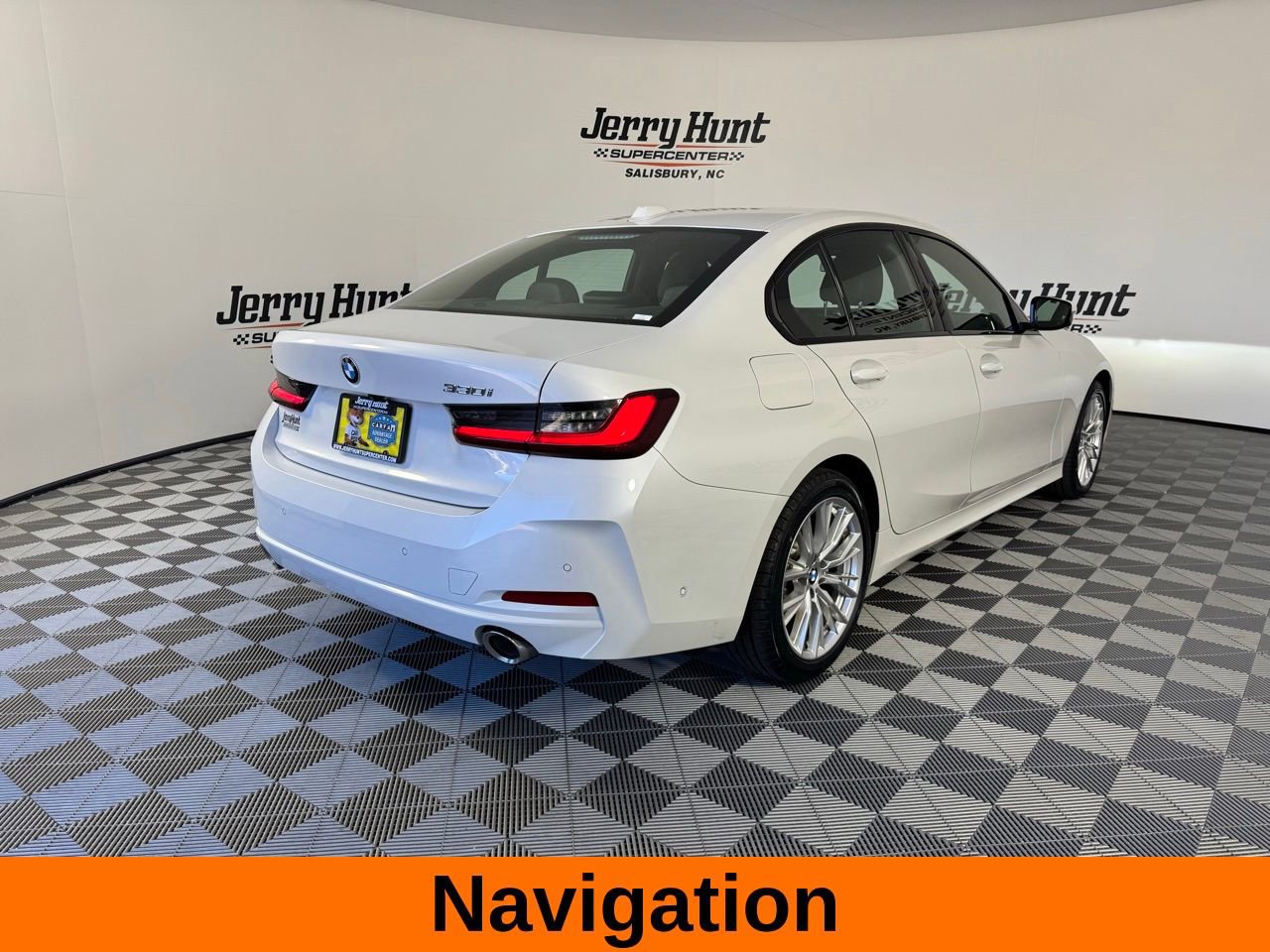 Used 2023 BMW 330i Sedan w/ Premium Package image 7