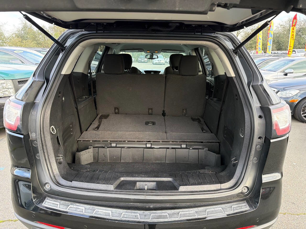 Used 2017 Chevrolet Traverse LT image 19