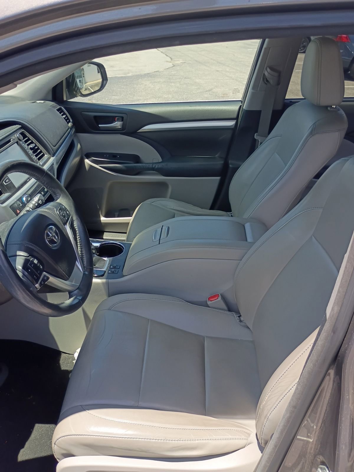 Used 2015 Toyota Highlander XLE FWD image 8