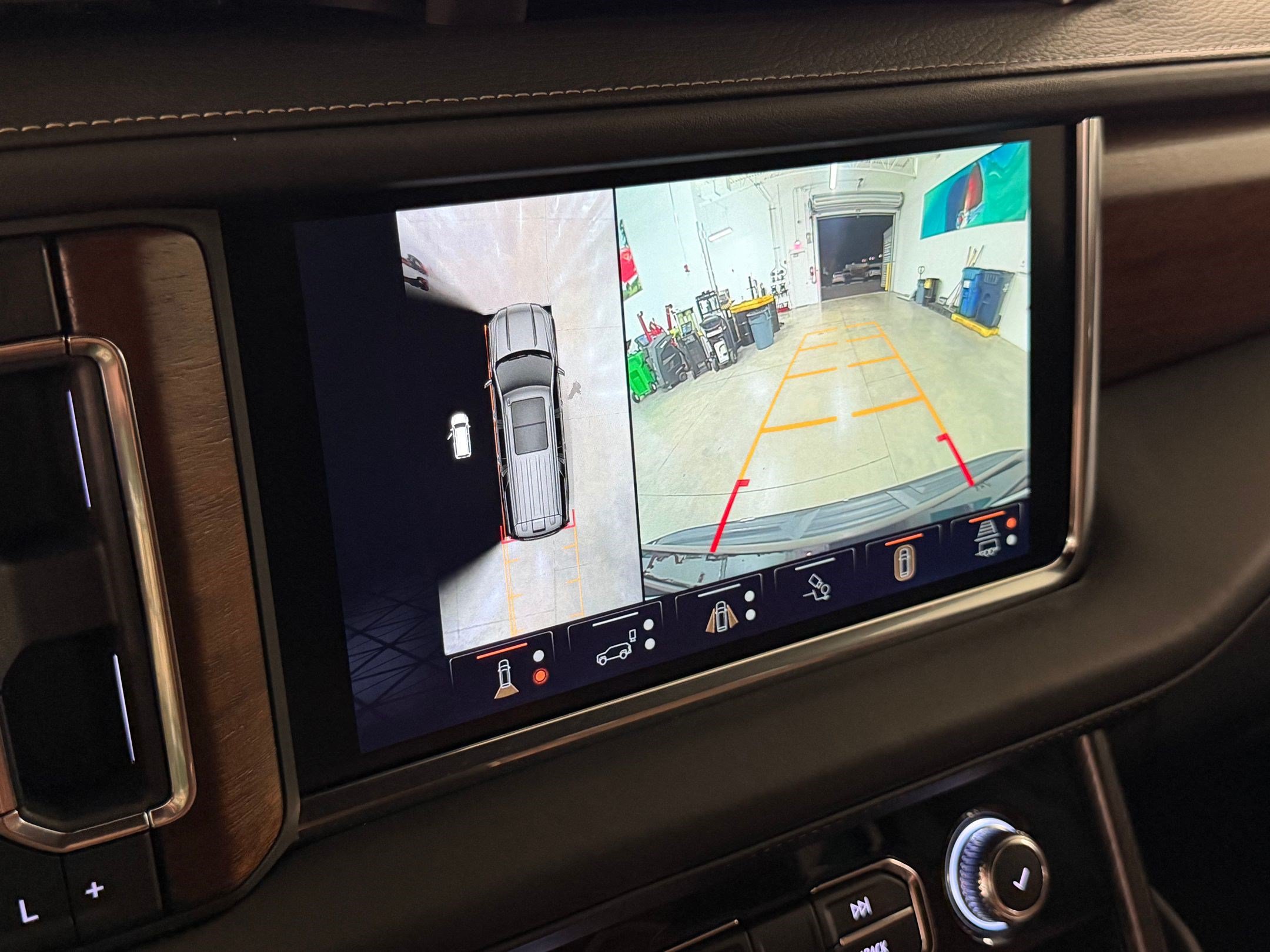 Used 2023 GMC Yukon Denali Ultimate AWD/4WD image 27