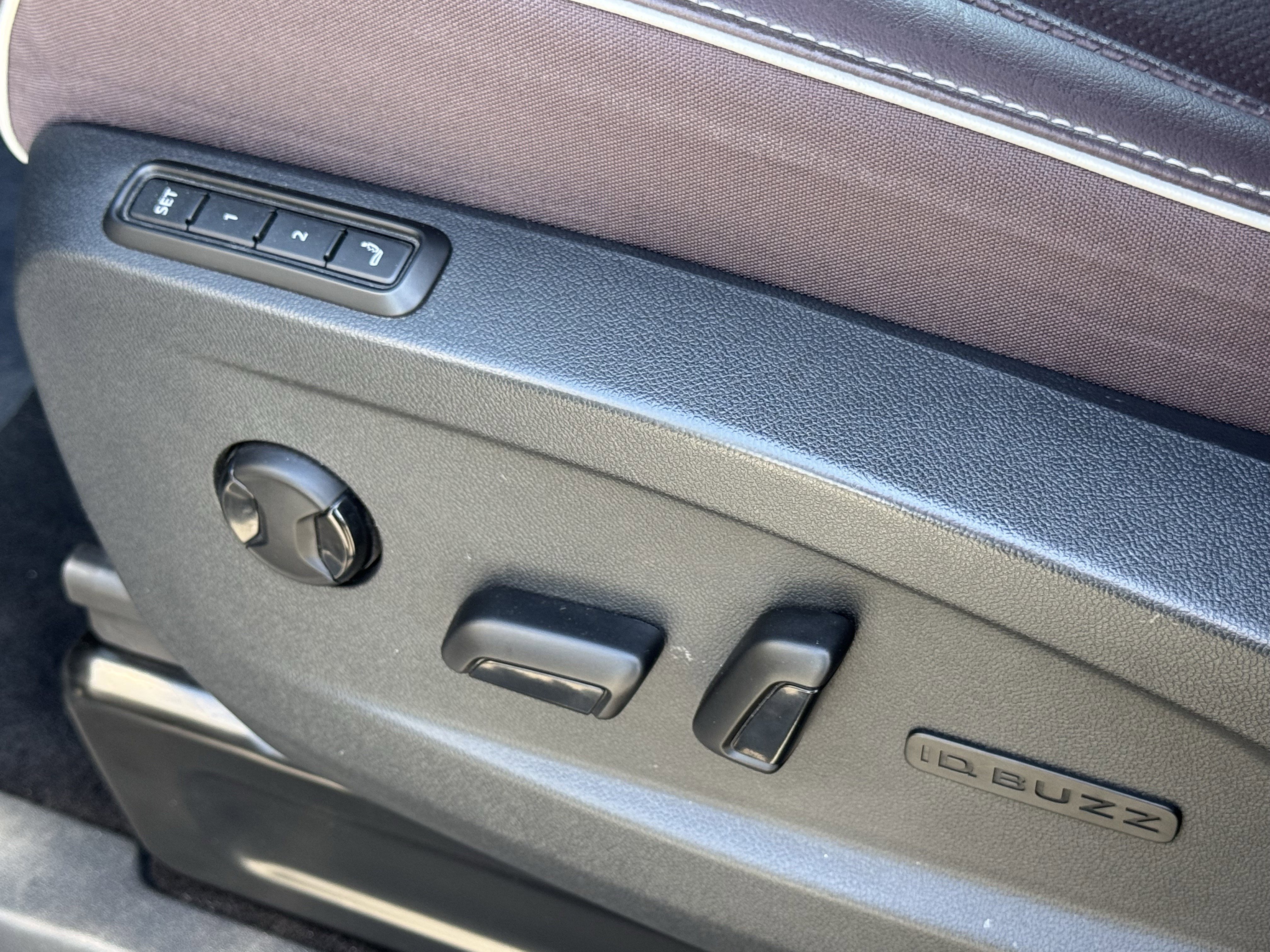 Used 2025 Volkswagen ID. Buzz Pro S image 18