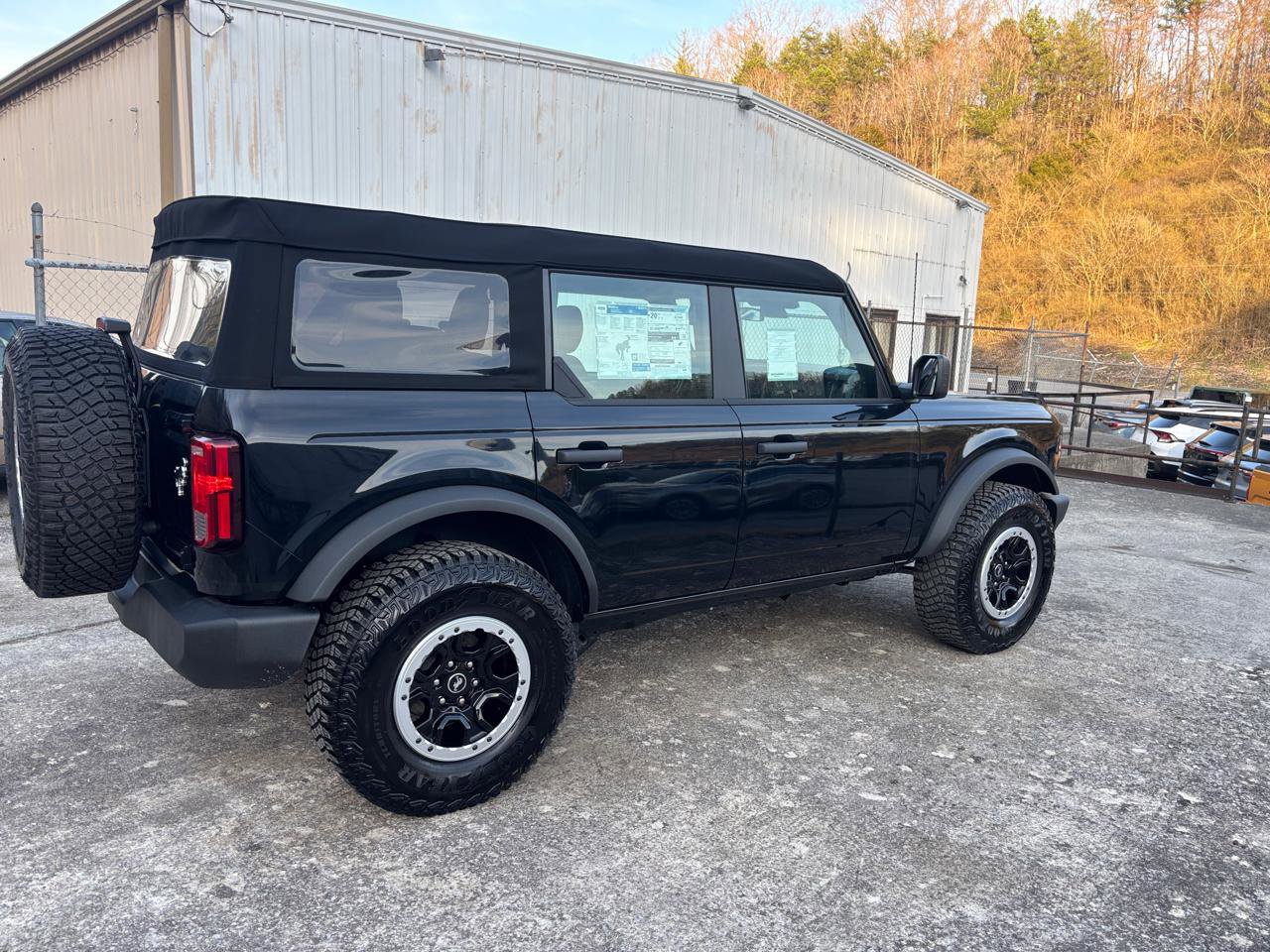 New 2025 Ford Bronco 4-Door image 4