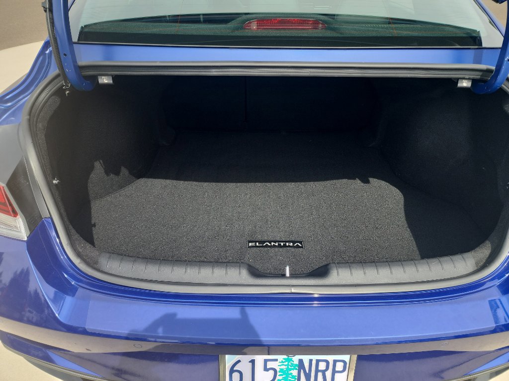 Used 2022 Hyundai Elantra Limited image 6