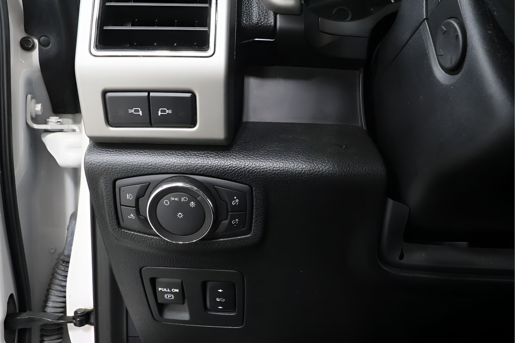 Used 2019 Ford F150 Lariat w/ Equipment Group 502A Luxury AWD/4WD image 19