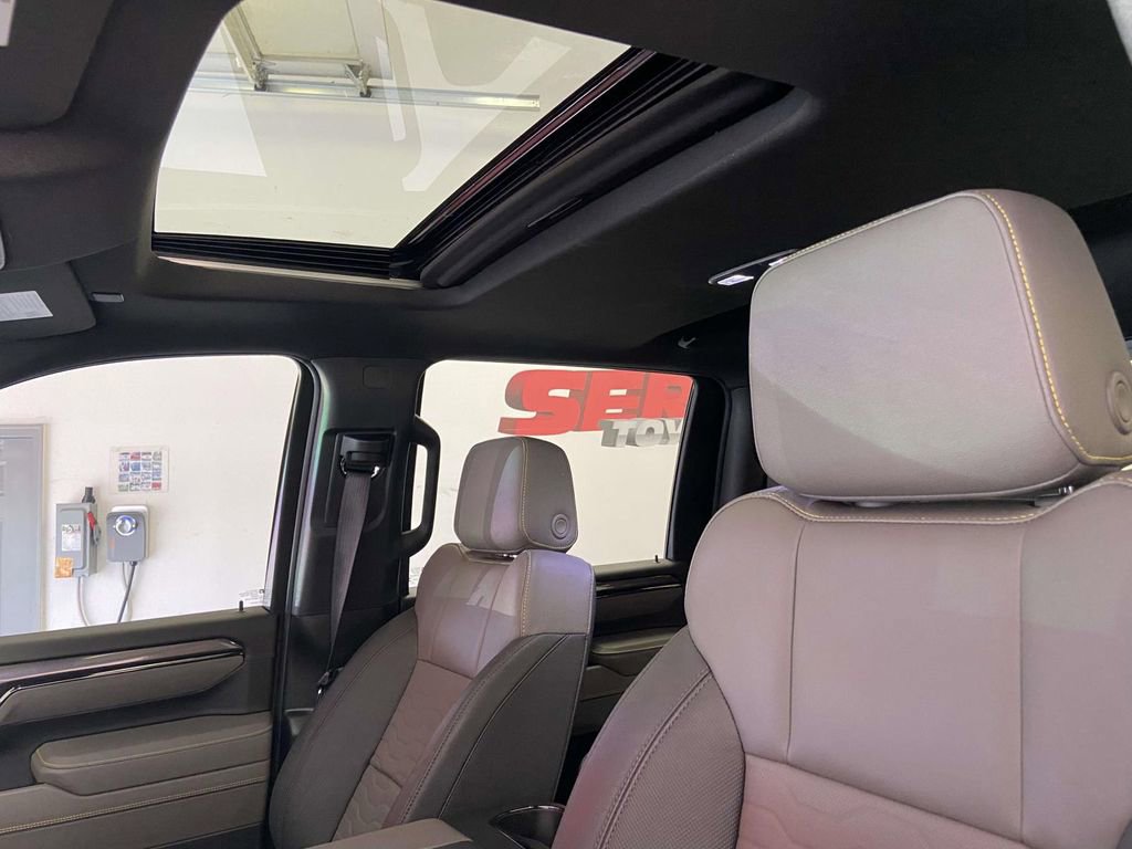 Used 2025 Chevrolet Silverado 2500 ZR2 w/ Technology Package image 20