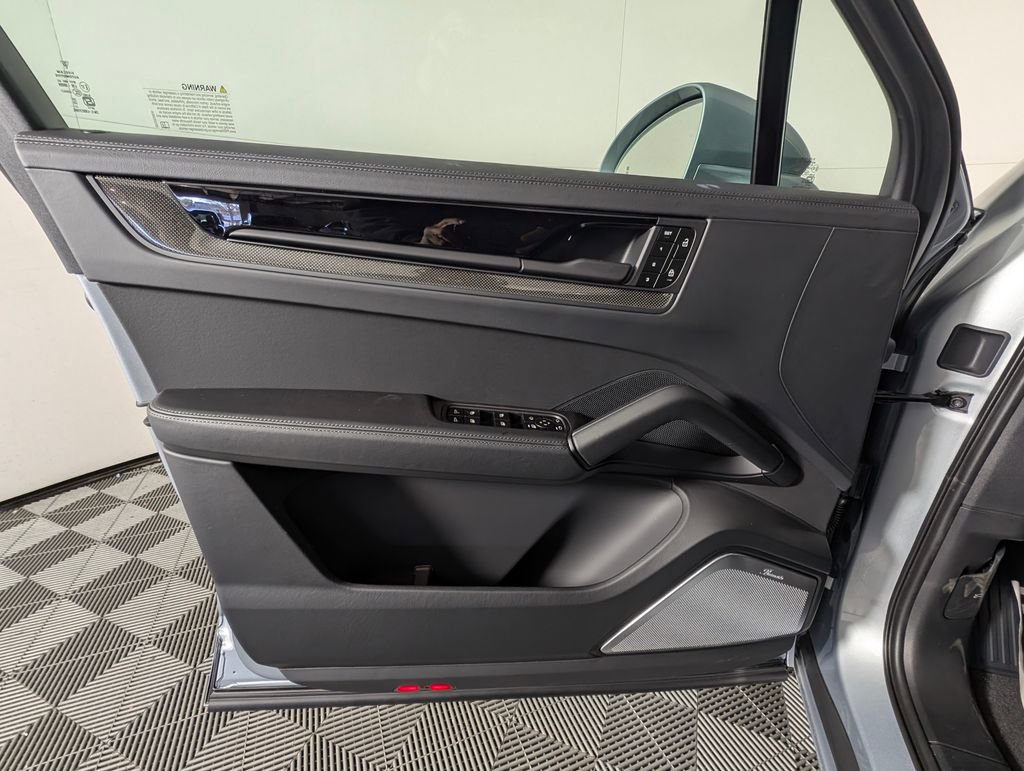 New 2026 Porsche Cayenne GTS image 26