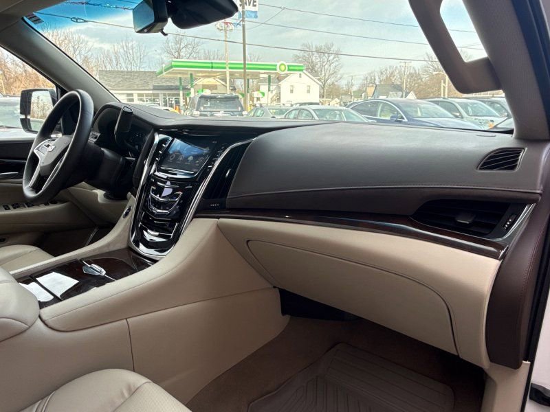 Used 2017 Cadillac Escalade Luxury image 17