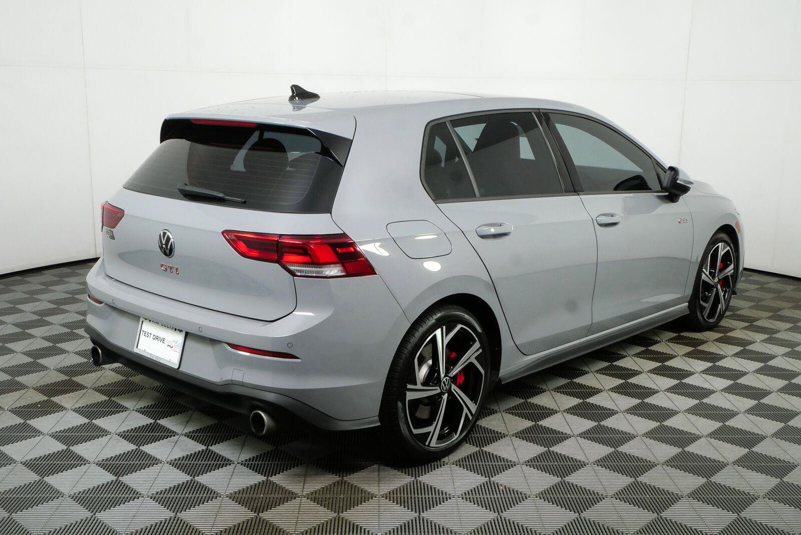 Used 2025 Volkswagen GTI SE FWD image 3