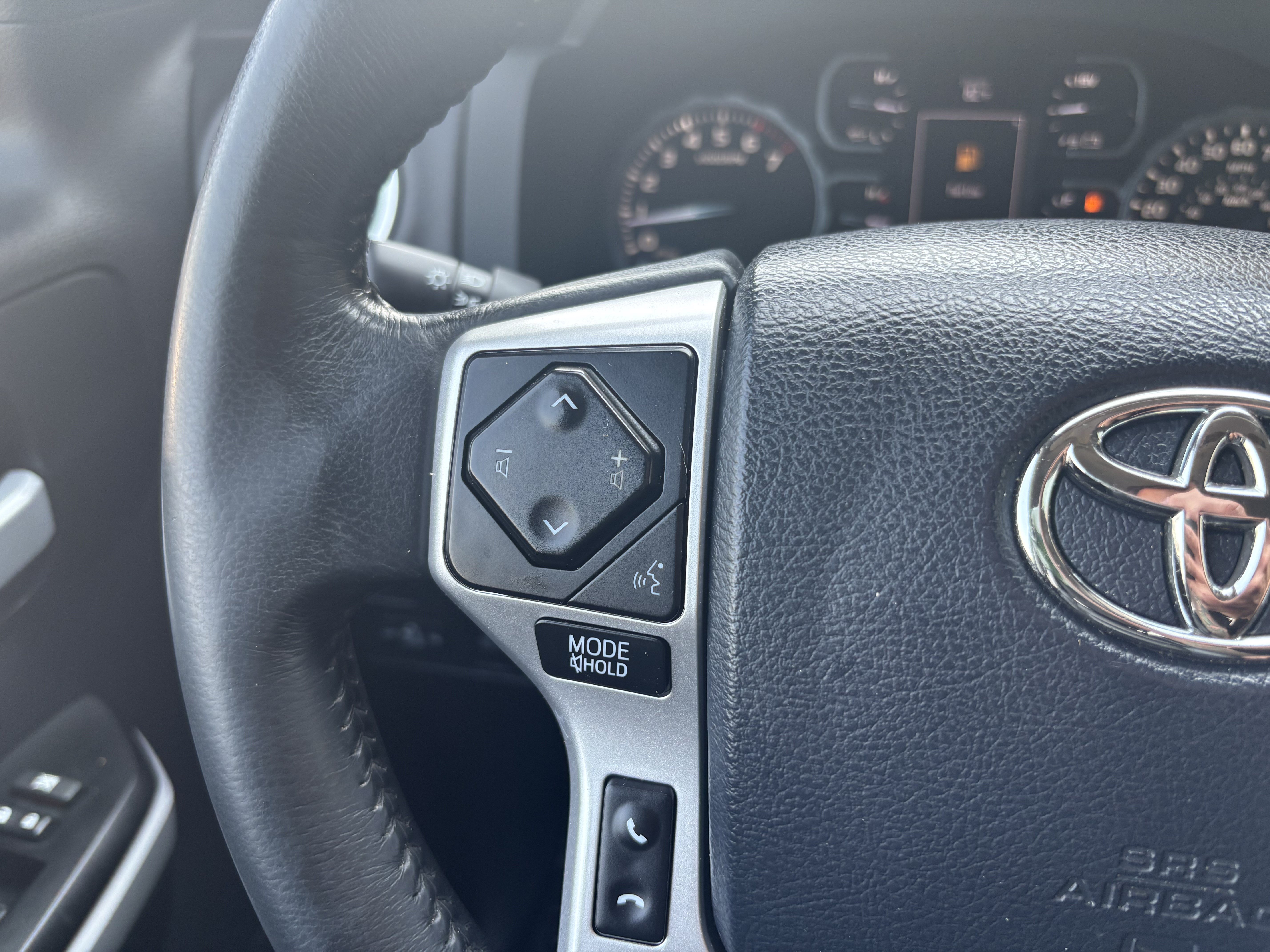 Used 2020 Toyota Tundra Limited w/ Limited Premium Package AWD/4WD image 17