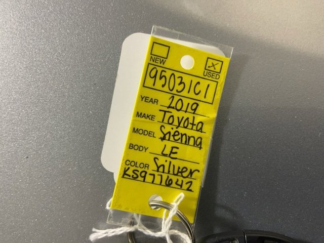 Used 2019 Toyota Sienna LE w/ LE Preferred Package image 45