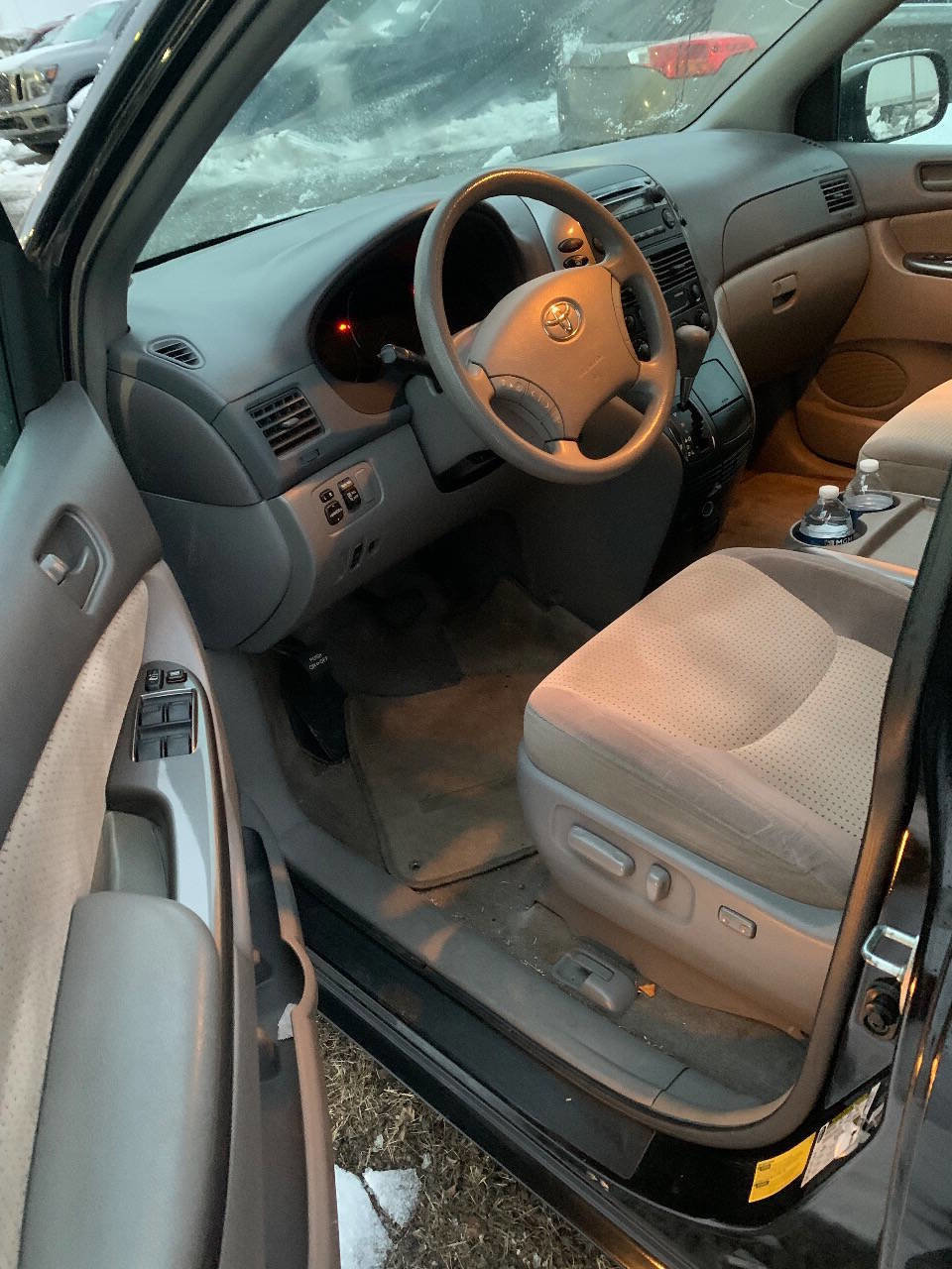 Used 2009 Toyota Sienna LE FWD image 3