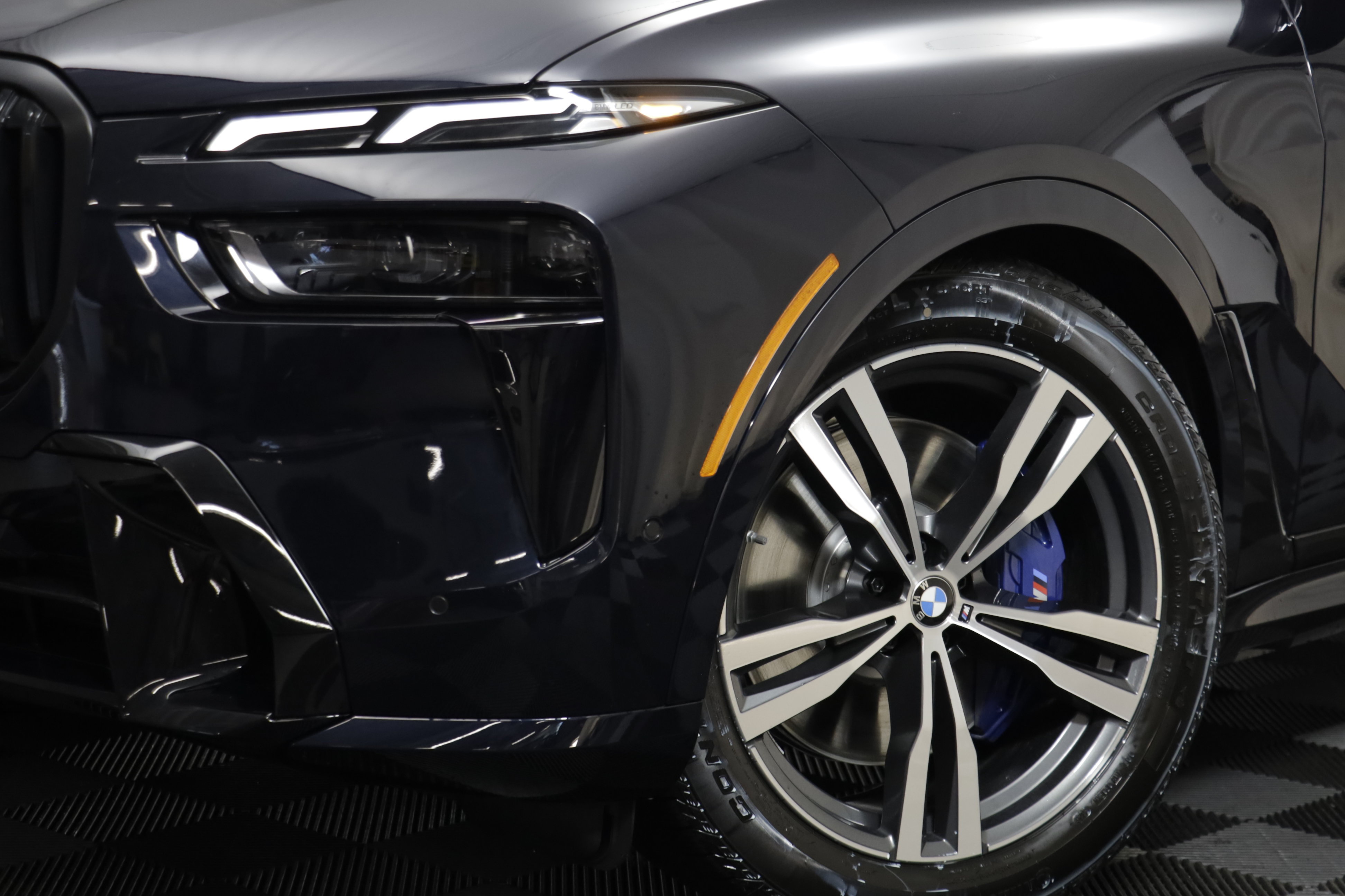 New 2027 BMW X7 xDrive40i w/ Executive Package AWD/4WD image 4