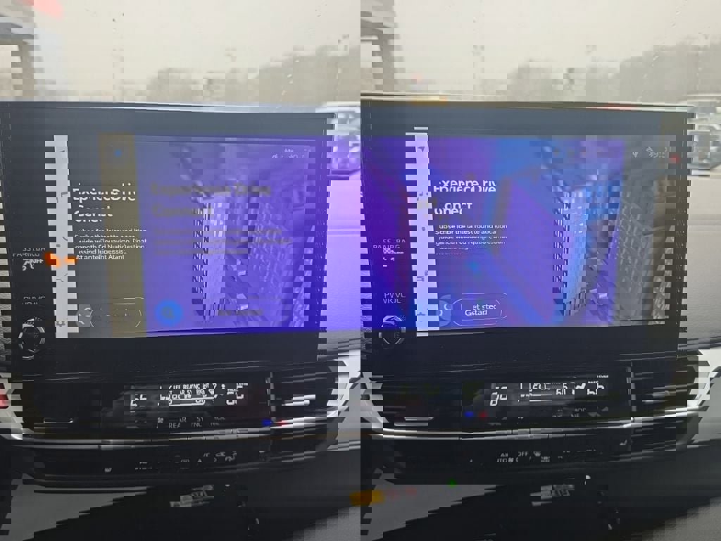 Used 2025 Toyota Sienna XLE image 24