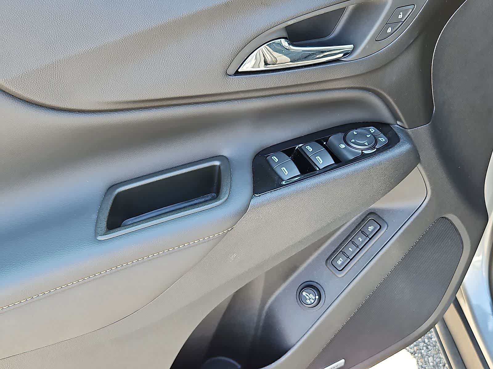Used 2024 Chevrolet Equinox Premier FWD image 29