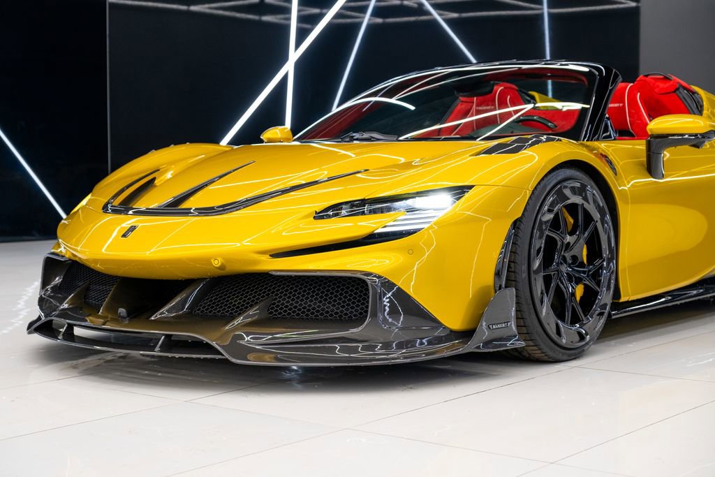 Used 2022 Ferrari SF90 Spider image 4