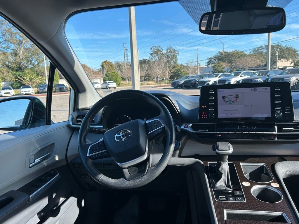 Used 2024 Toyota Sienna XLE image 9