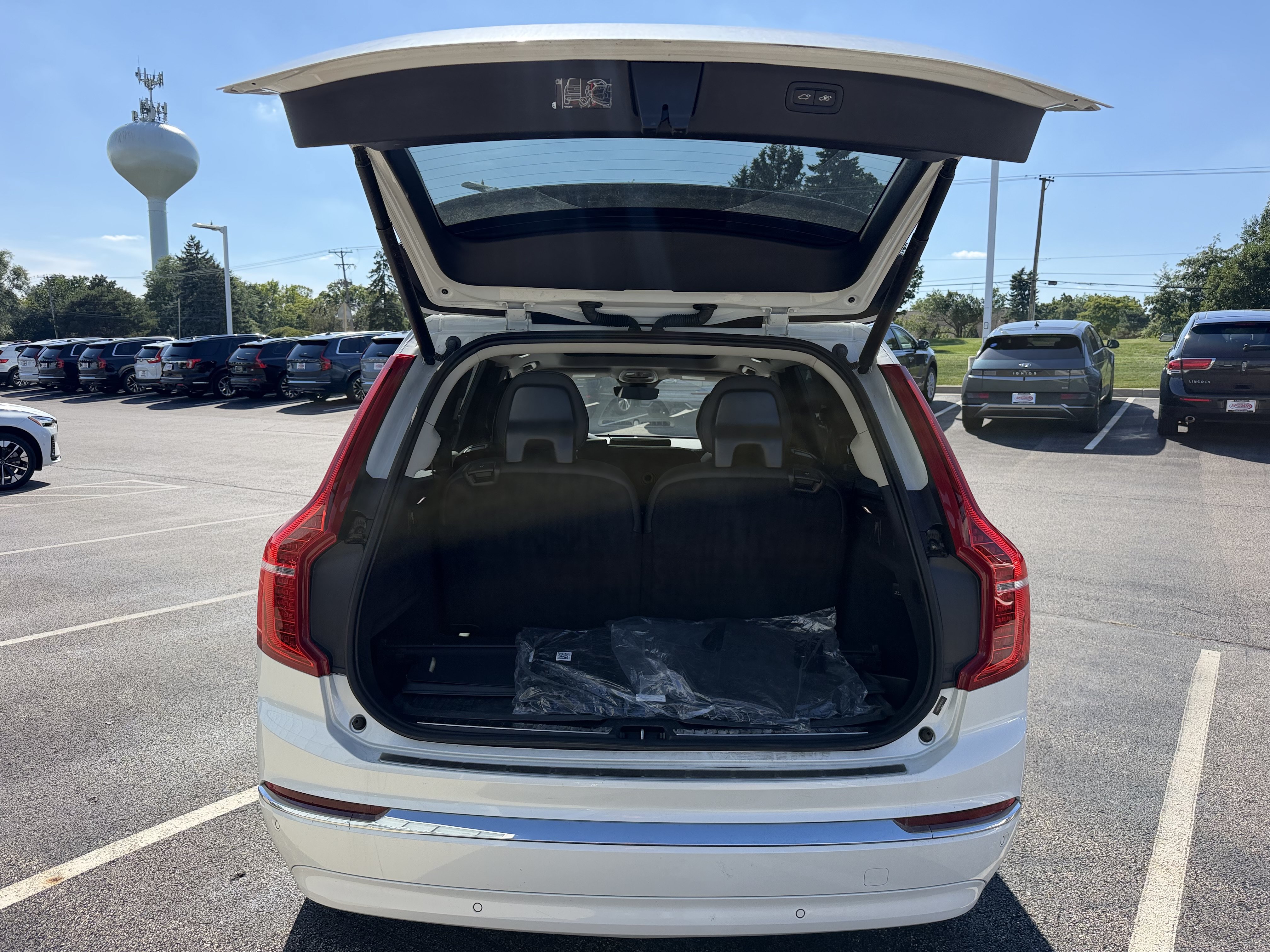 Used 2023 Volvo XC90 B6 Plus w/ Protection Package Premier AWD/4WD image 11