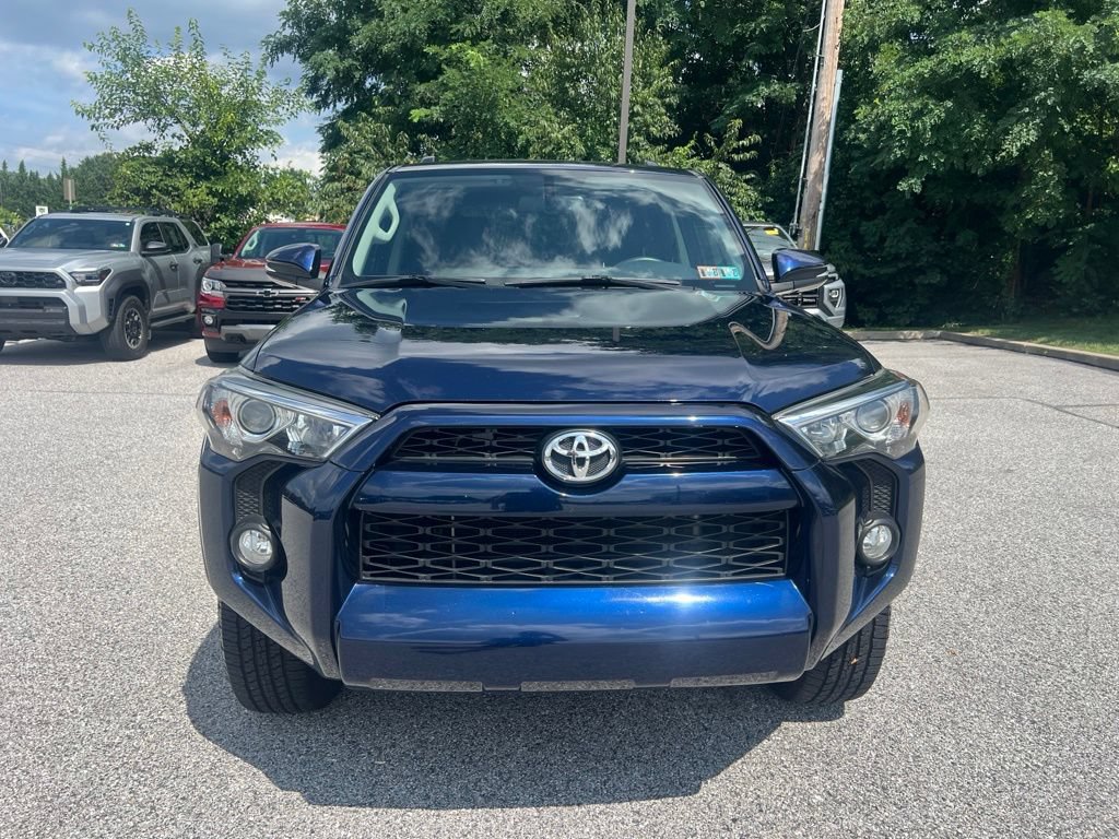 Used 2019 Toyota 4Runner SR5 Premium AWD/4WD image 2