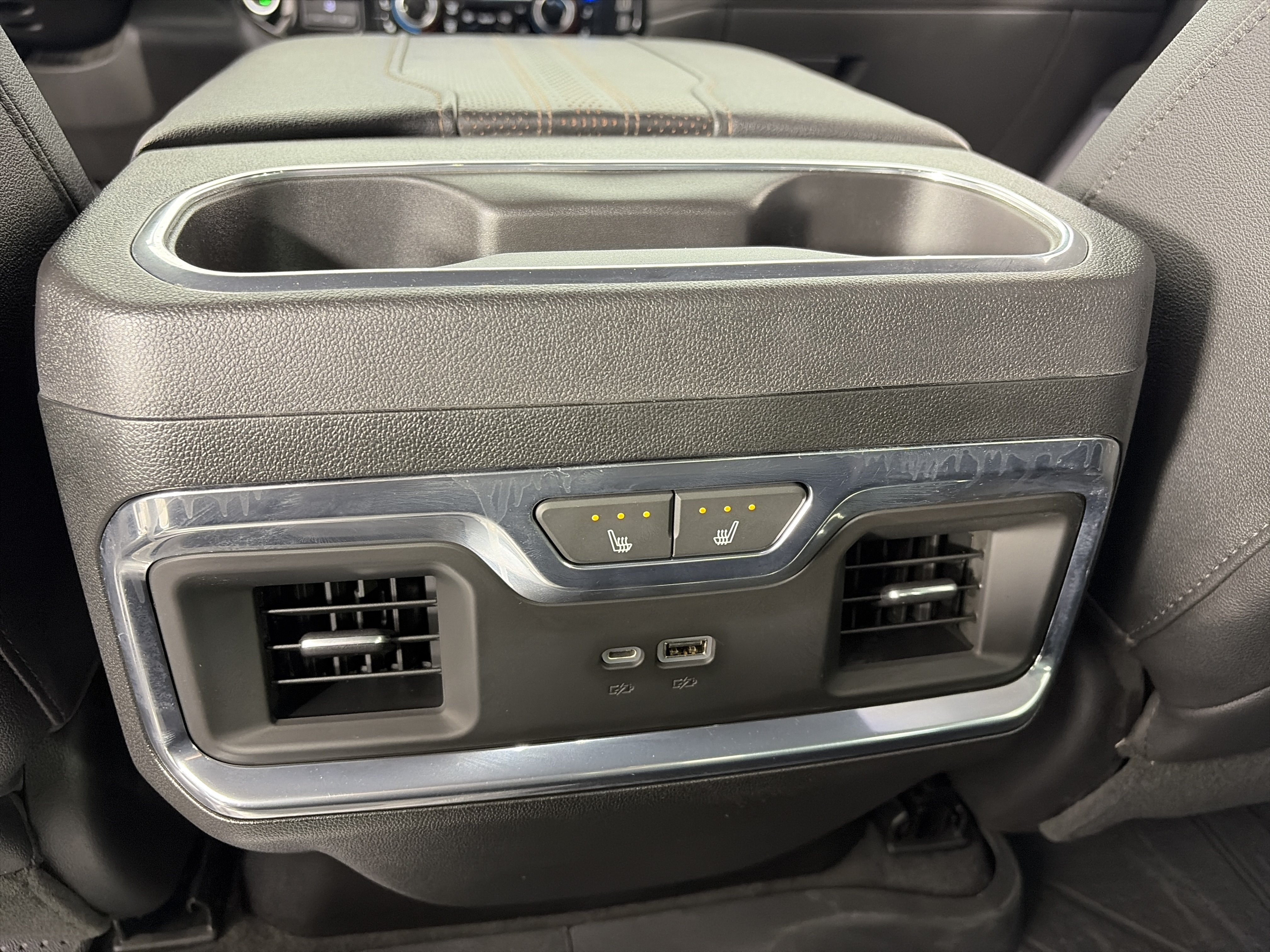 Used 2024 Chevrolet Silverado 1500 High Country w/ High Country Premium Package AWD/4WD image 18