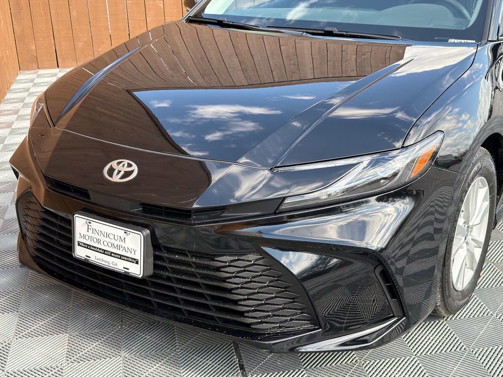 Used 2025 Toyota Camry LE w/ Convenience Package image 19