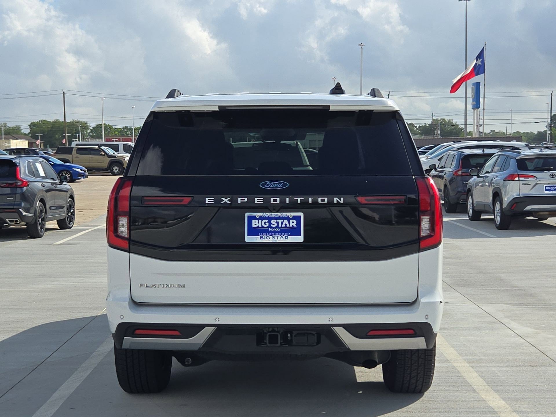 Used 2025 Ford Expedition Platinum image 5