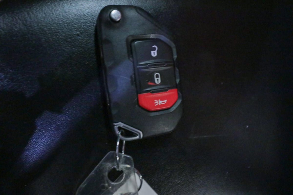 Used 2021 Jeep Gladiator Overland AWD/4WD image 23