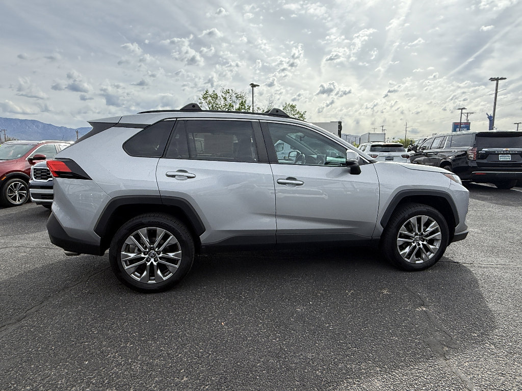 Used 2023 Toyota RAV4 XLE Premium FWD image 4
