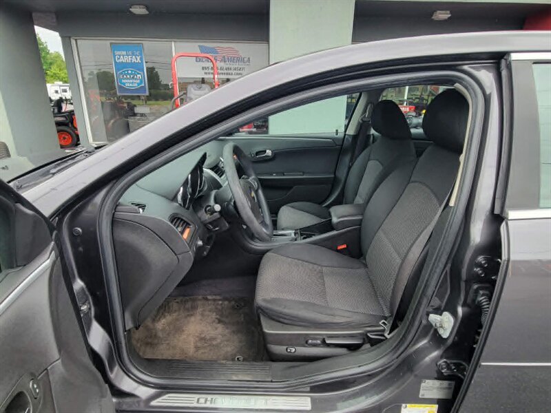 Used 2010 Chevrolet Malibu LT w/ Power Convenience Package FWD image 8