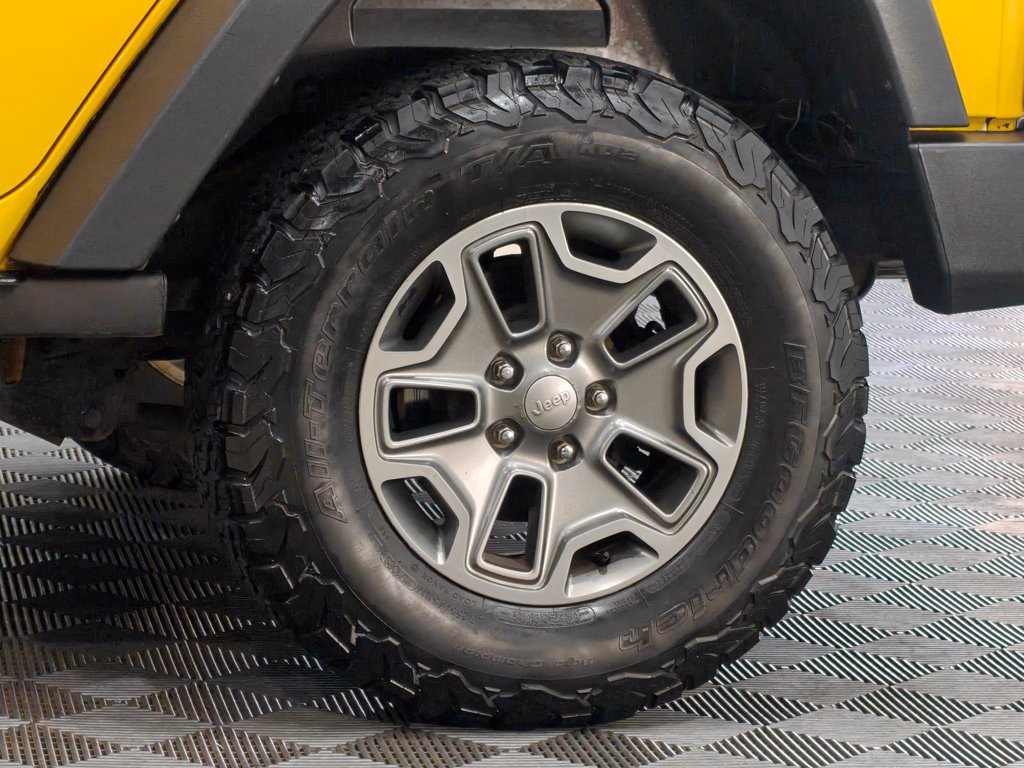 Used 2015 Jeep Wrangler Unlimited Rubicon w/ Dual Top Group AWD/4WD image 41