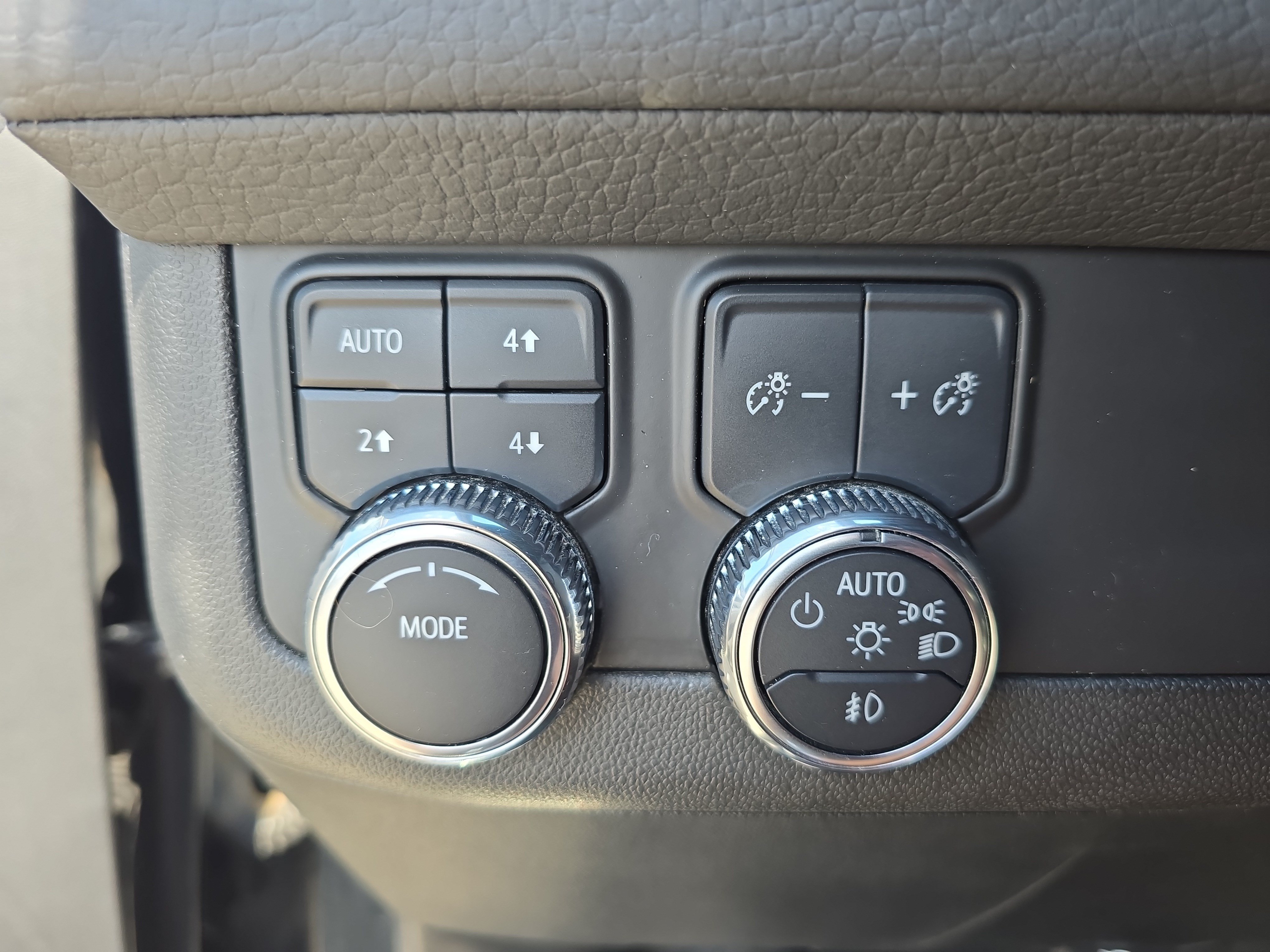 Used 2024 GMC Yukon Denali AWD/4WD image 27