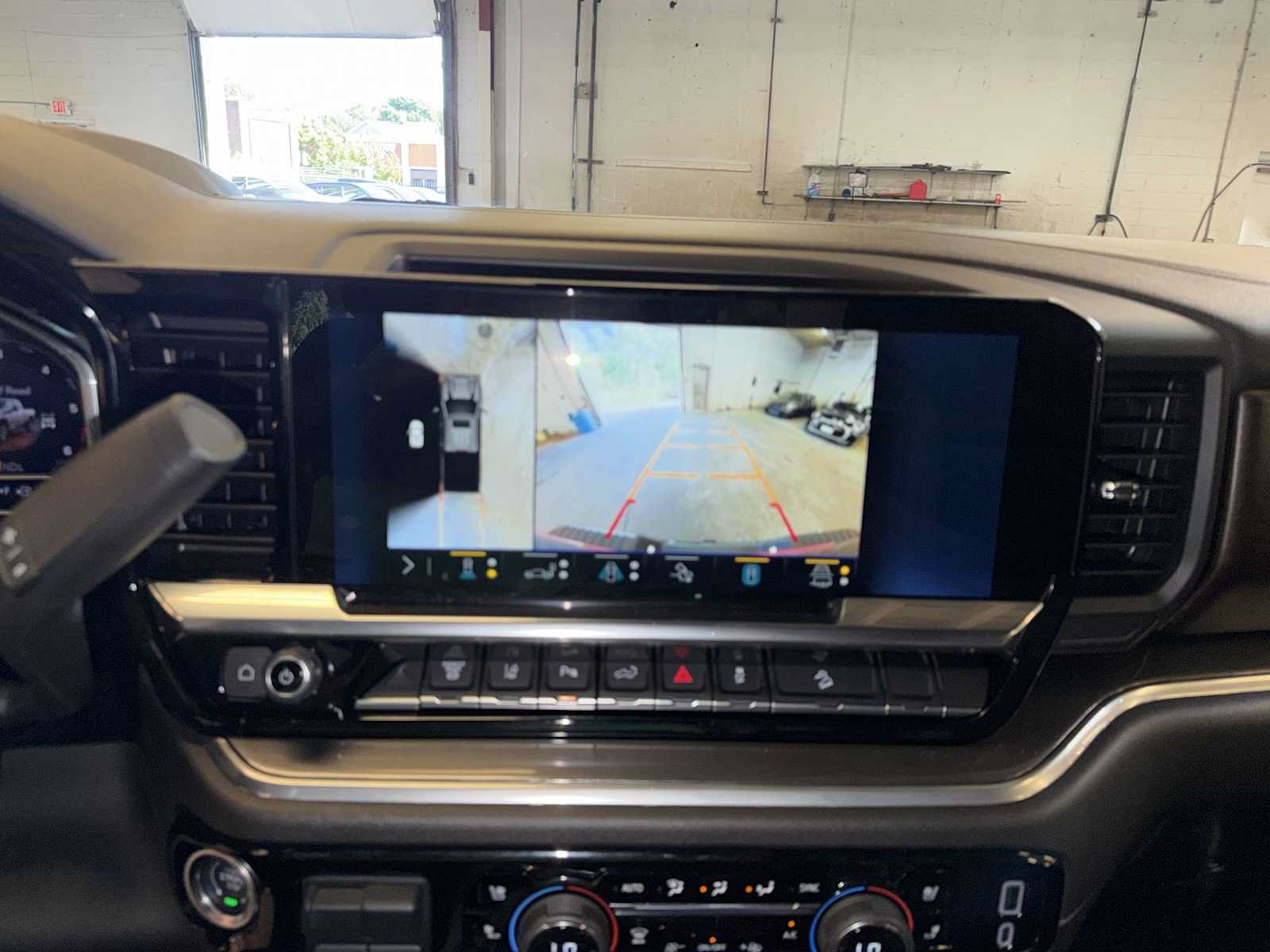 Used 2025 Chevrolet Silverado 2500 High Country w/ High Country Premium Package AWD/4WD image 15