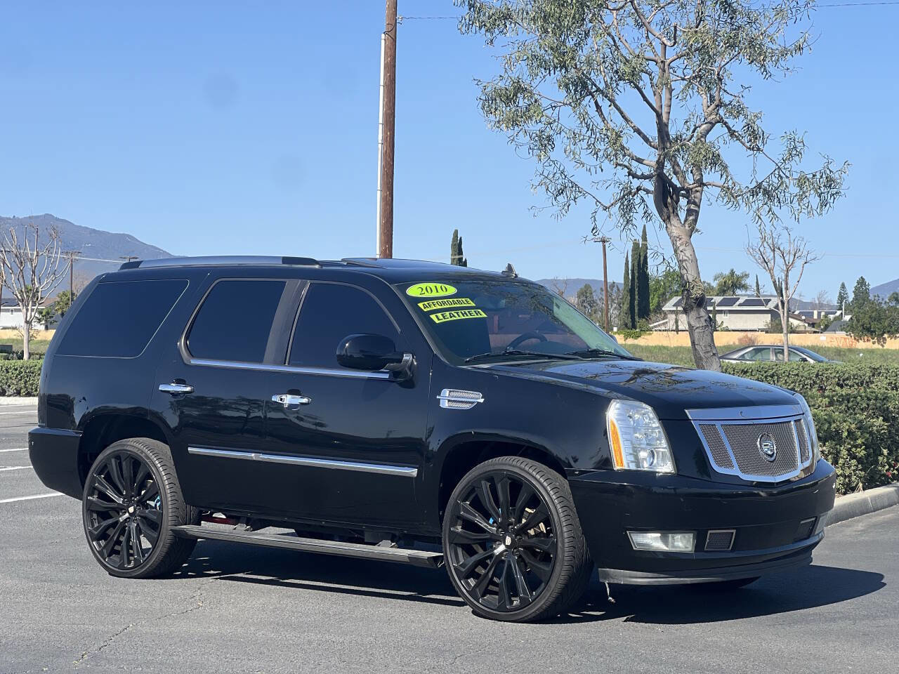 Used 2010 Cadillac Escalade Premium image 7