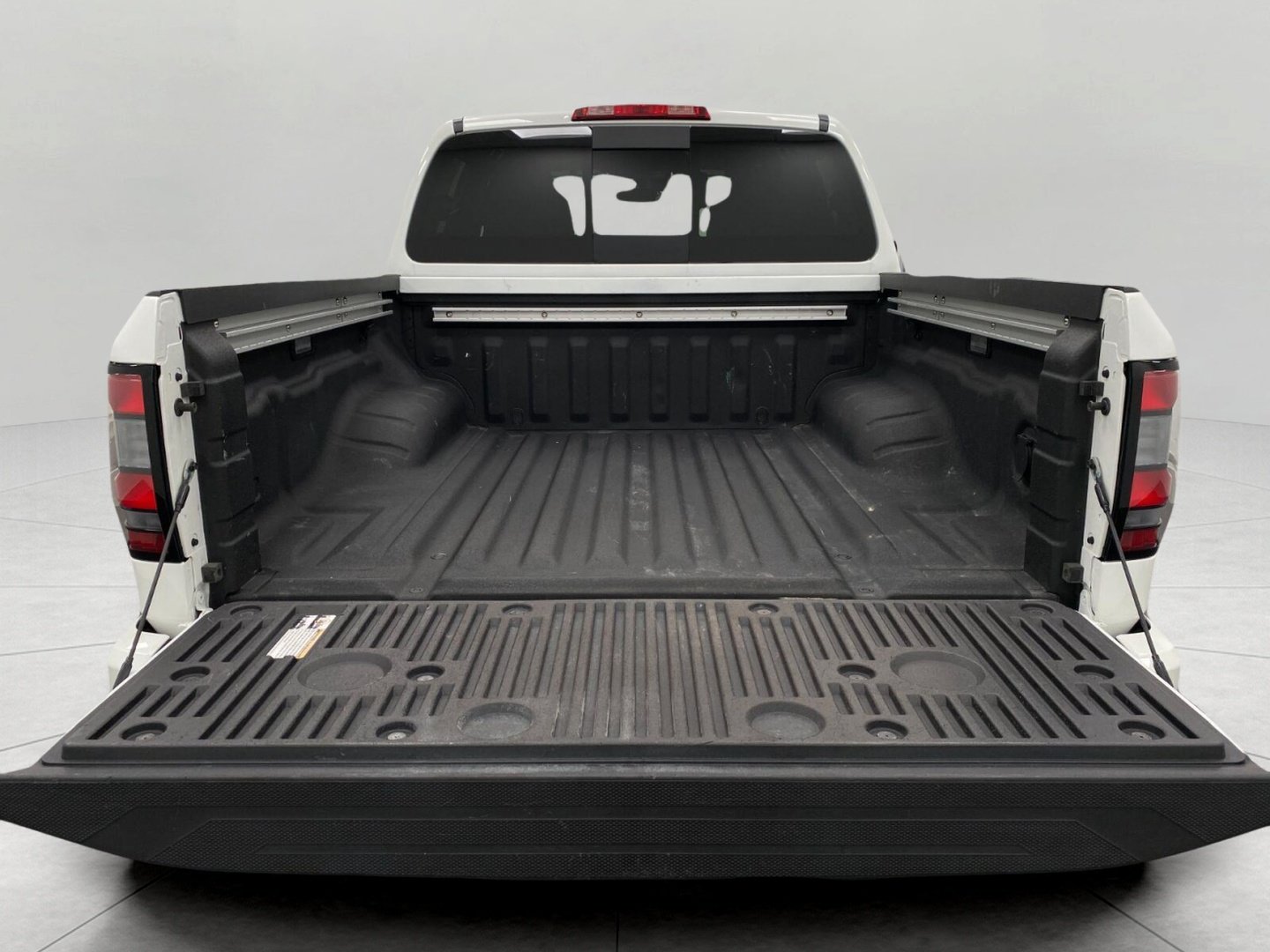 Certified 2023 Nissan Frontier PRO-4X w/ Pro Convenience Package AWD/4WD image 6