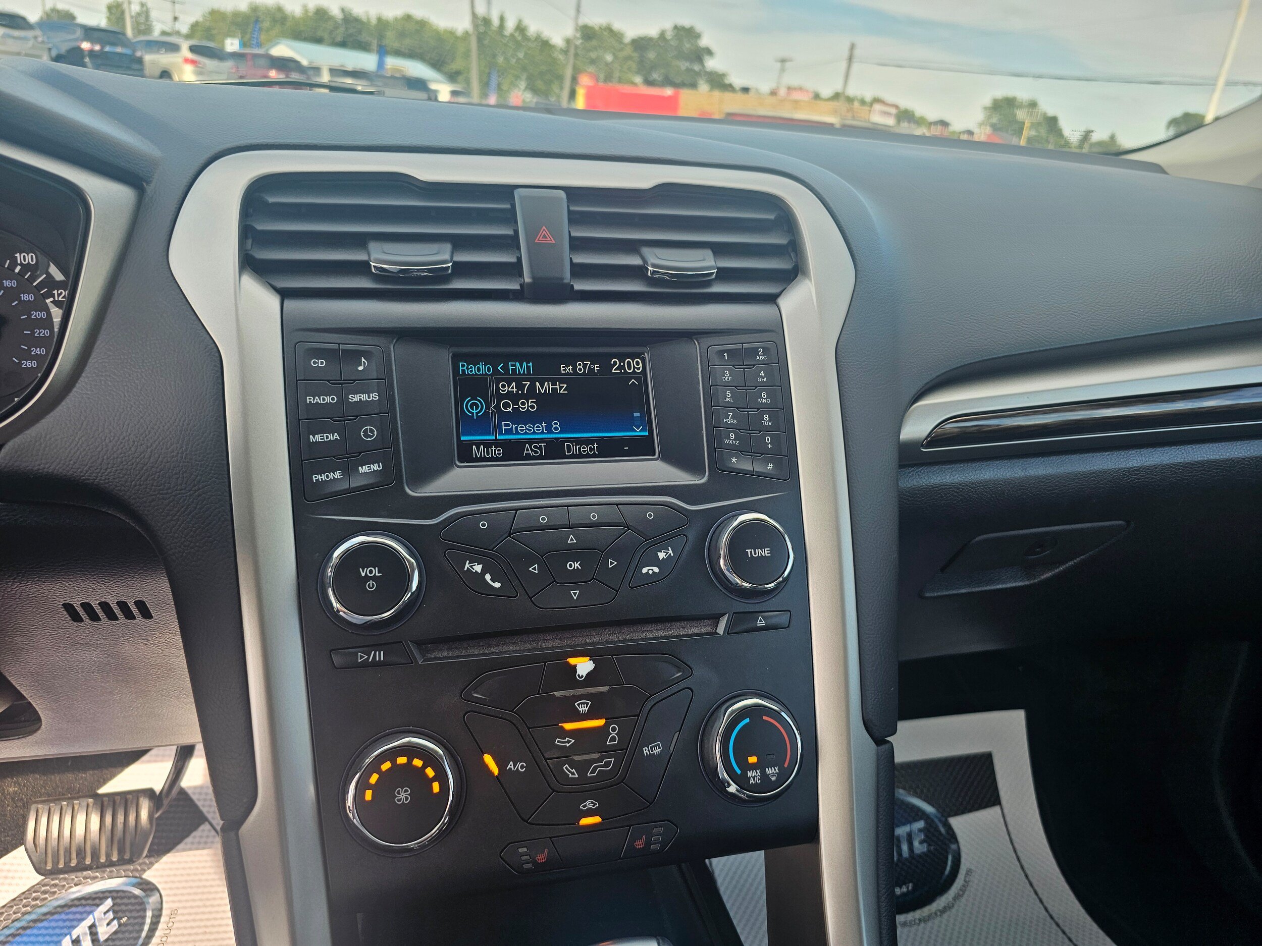 Used 2013 Ford Fusion SE FWD image 15
