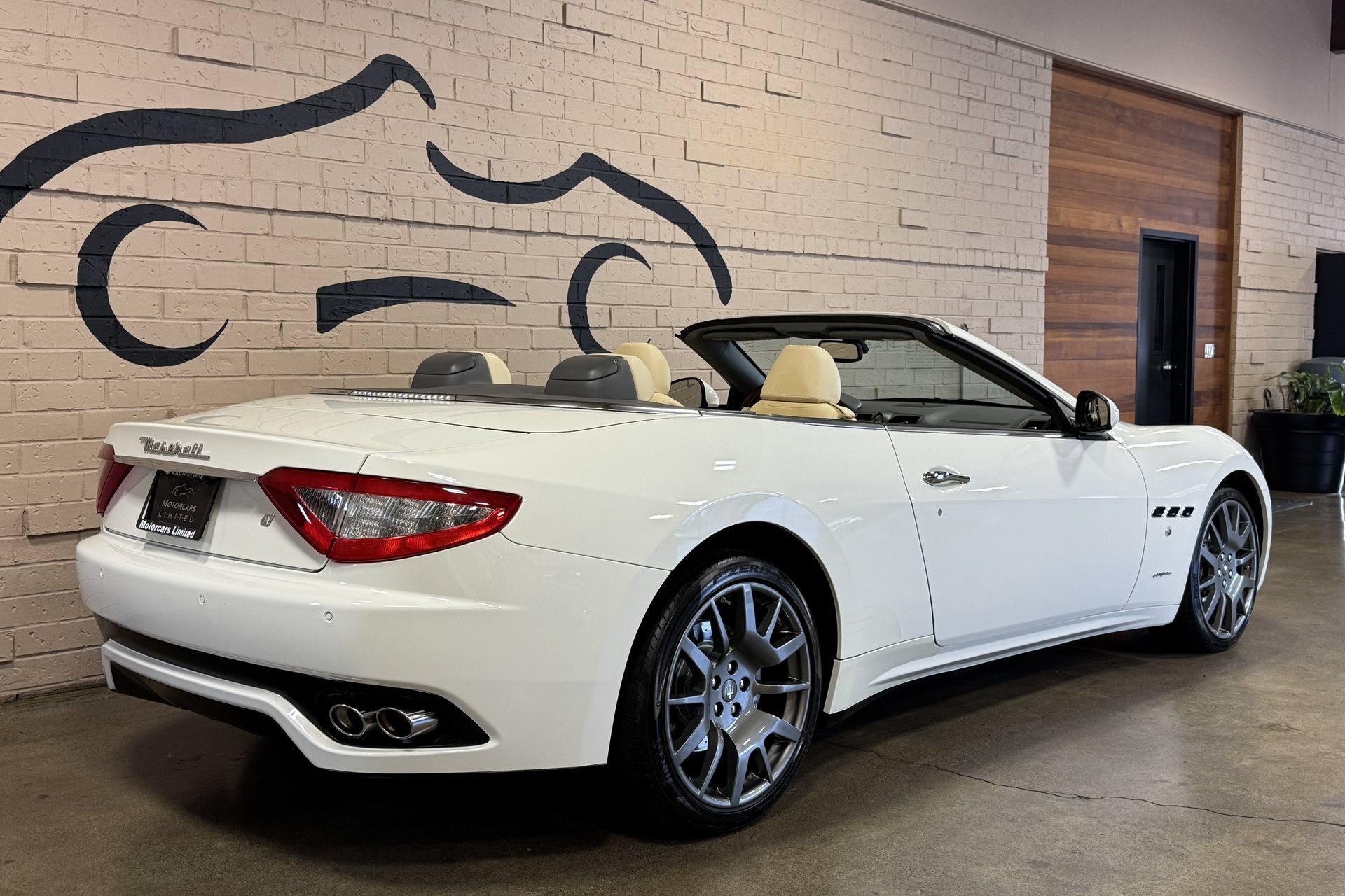 Used 2011 Maserati GranTurismo Convertible RWD image 7