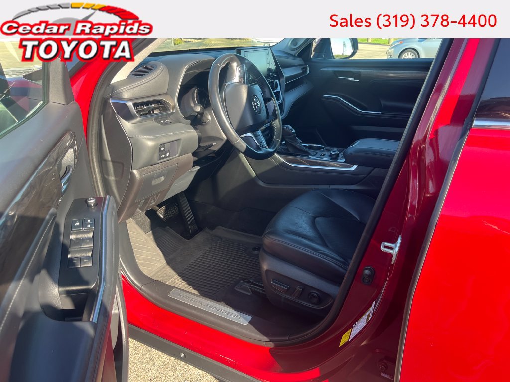 Certified 2021 Toyota Highlander Limited AWD/4WD image 17