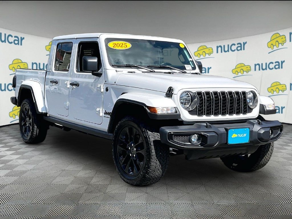 Used 2025 Jeep Gladiator Sport AWD/4WD image 1