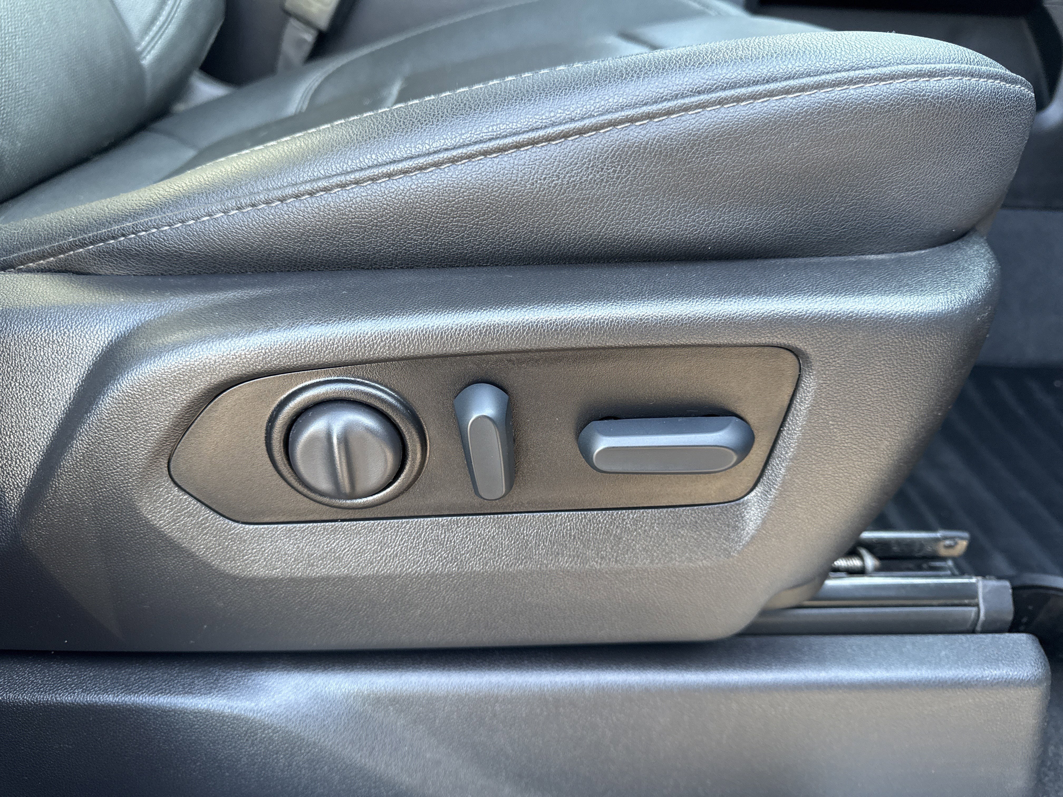 Used 2022 Chevrolet Silverado 2500 LTZ w/ LTZ Plus Package image 31