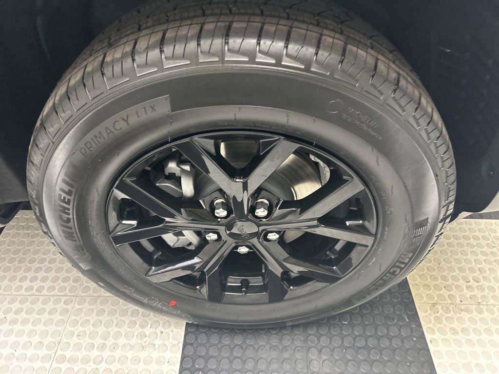 New 2025 Jeep Grand Cherokee Altitude AWD/4WD image 13
