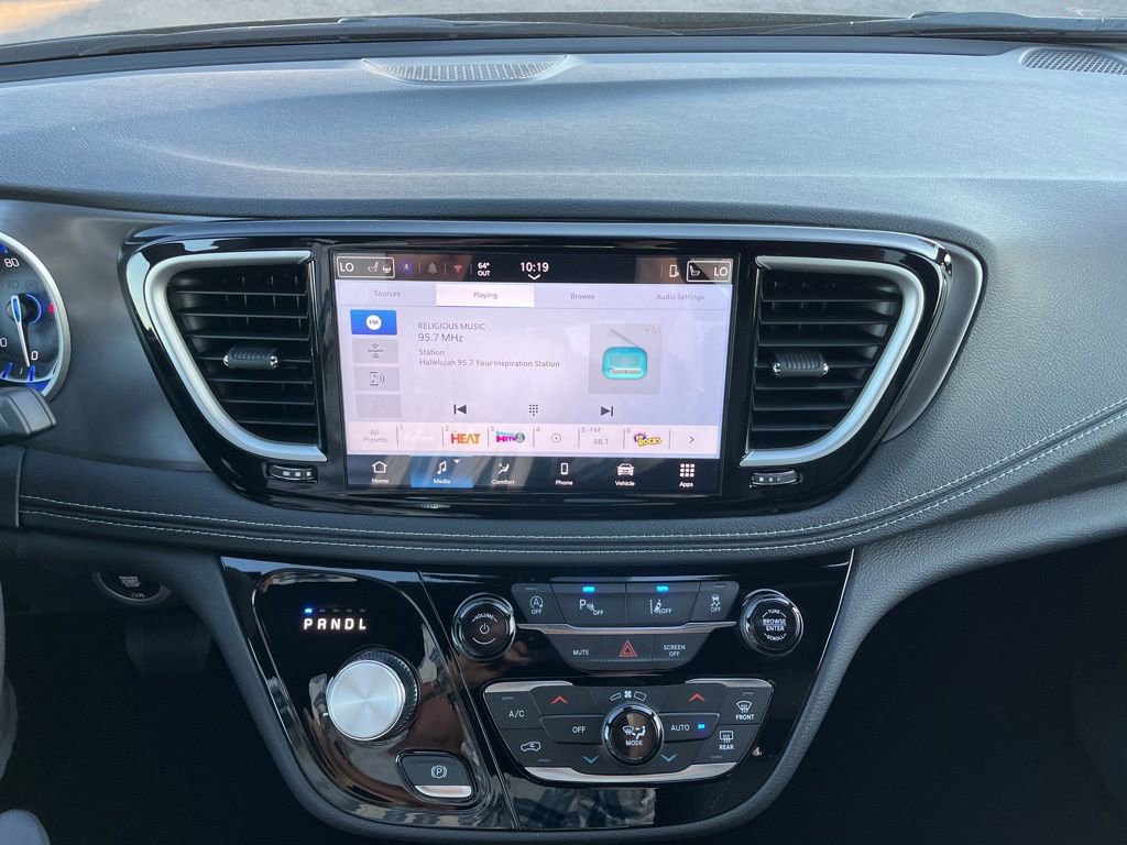 New 2026 Chrysler Pacifica Select w/ S Appearance Package image 17