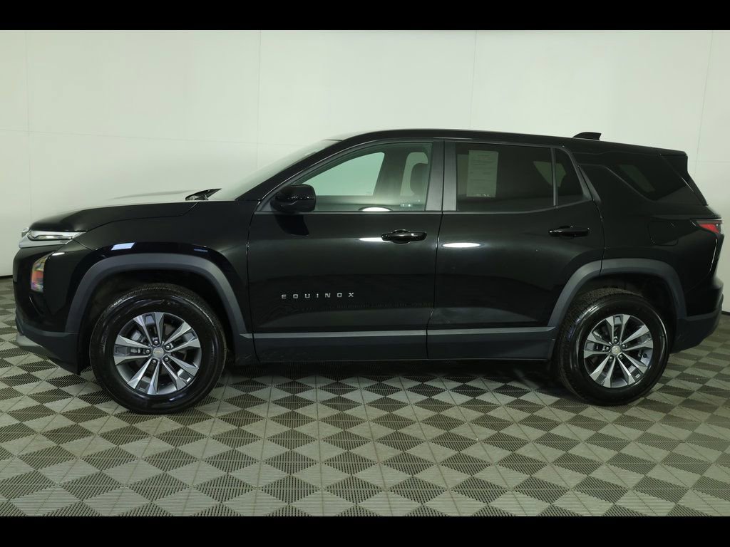 Used 2025 Chevrolet Equinox LT FWD image 13