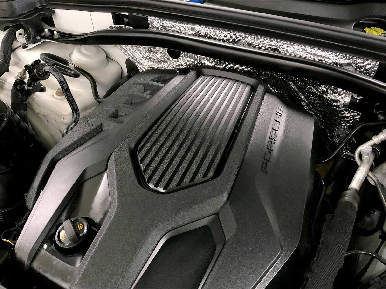 Certified 2023 Porsche Macan image 33