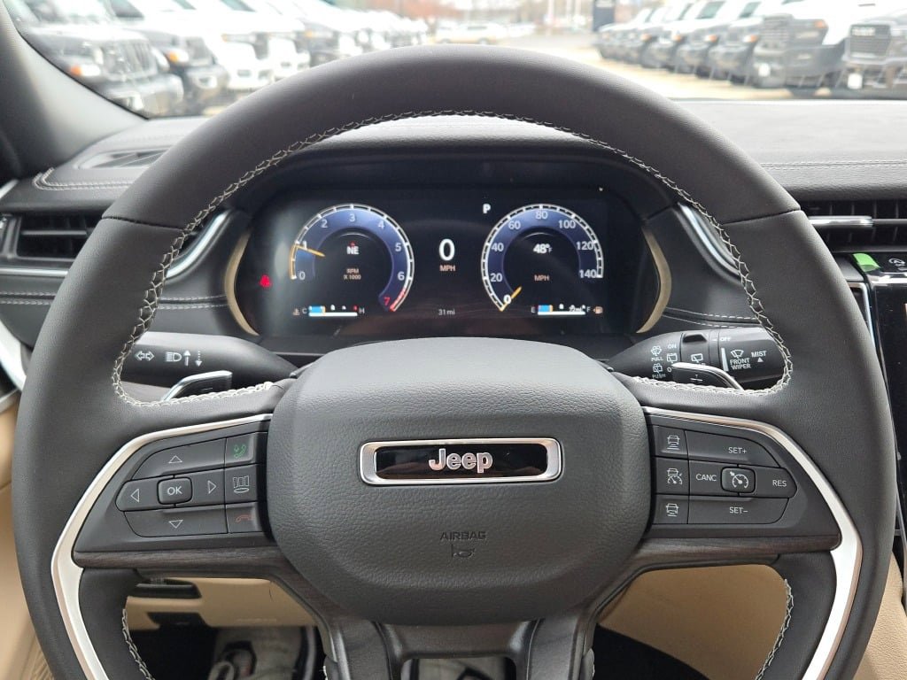 New 2025 Jeep Grand Cherokee Limited image 35