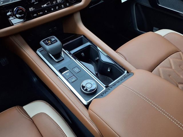 New 2026 Nissan Pathfinder Platinum image 17